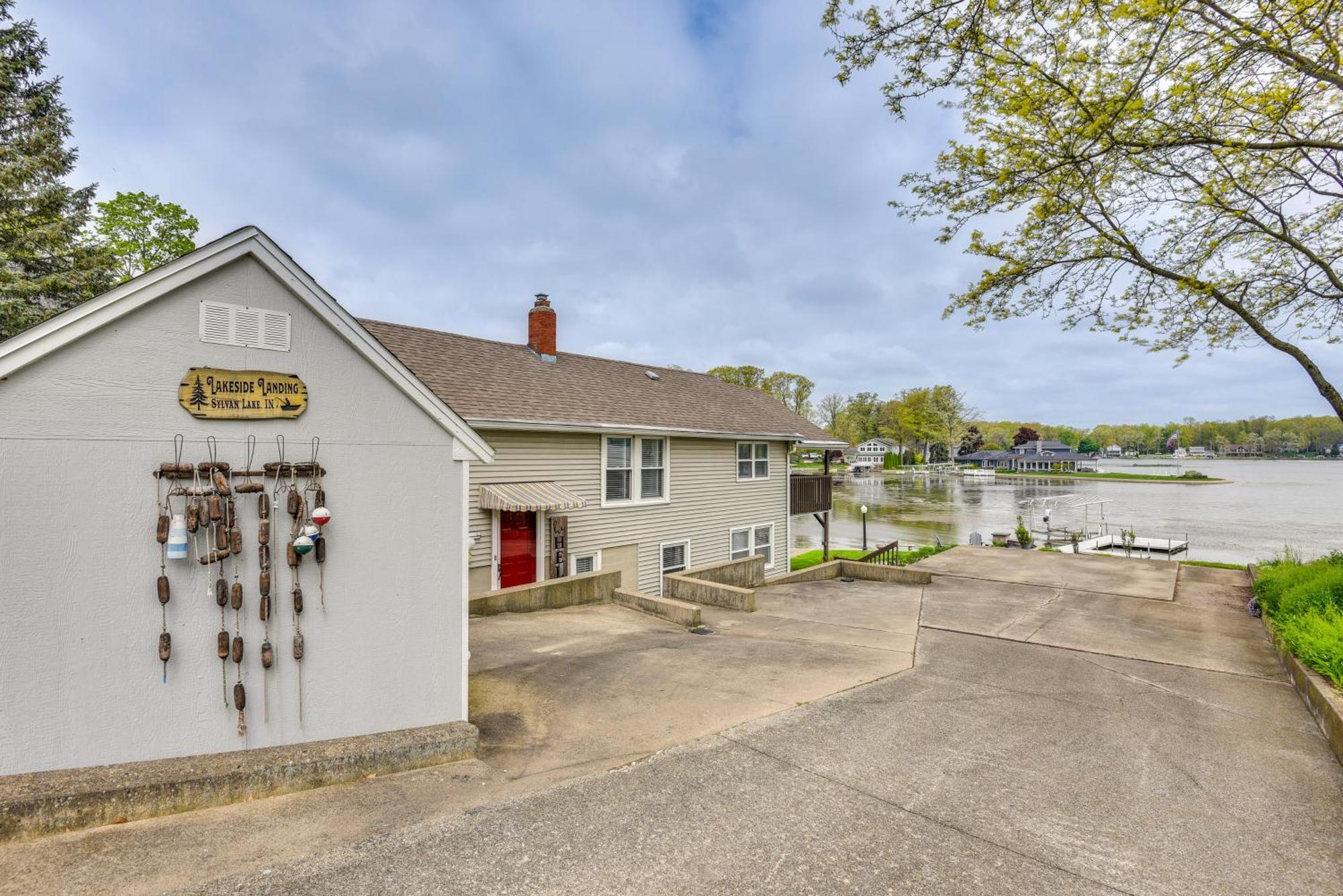 Rome City Lake House With Dock And Waterfront Views! Kendallville ภายนอก รูปภาพ