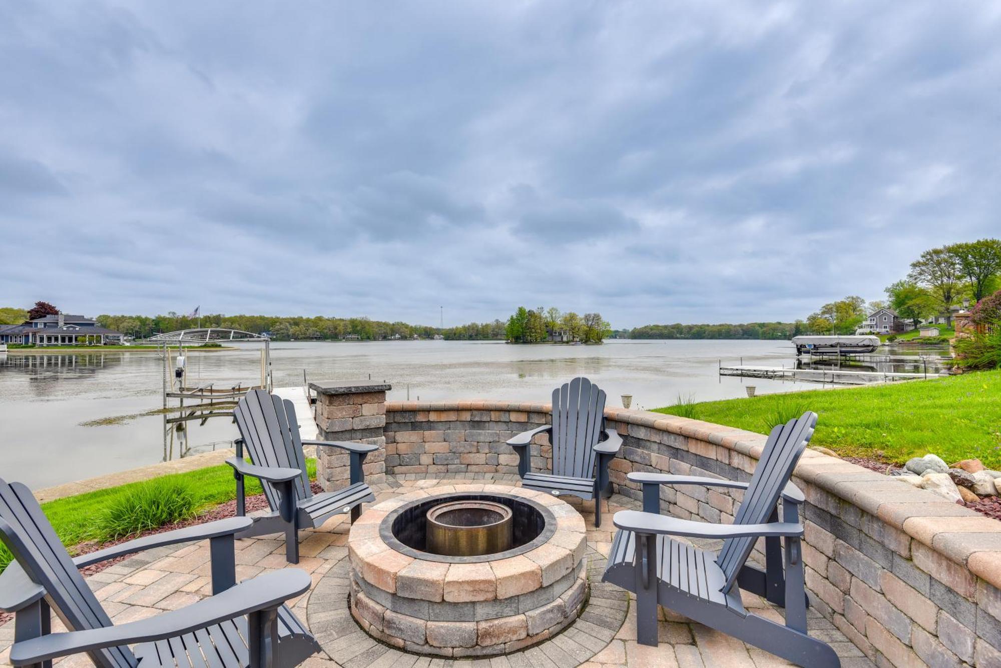 Rome City Lake House With Dock And Waterfront Views! Kendallville ภายนอก รูปภาพ