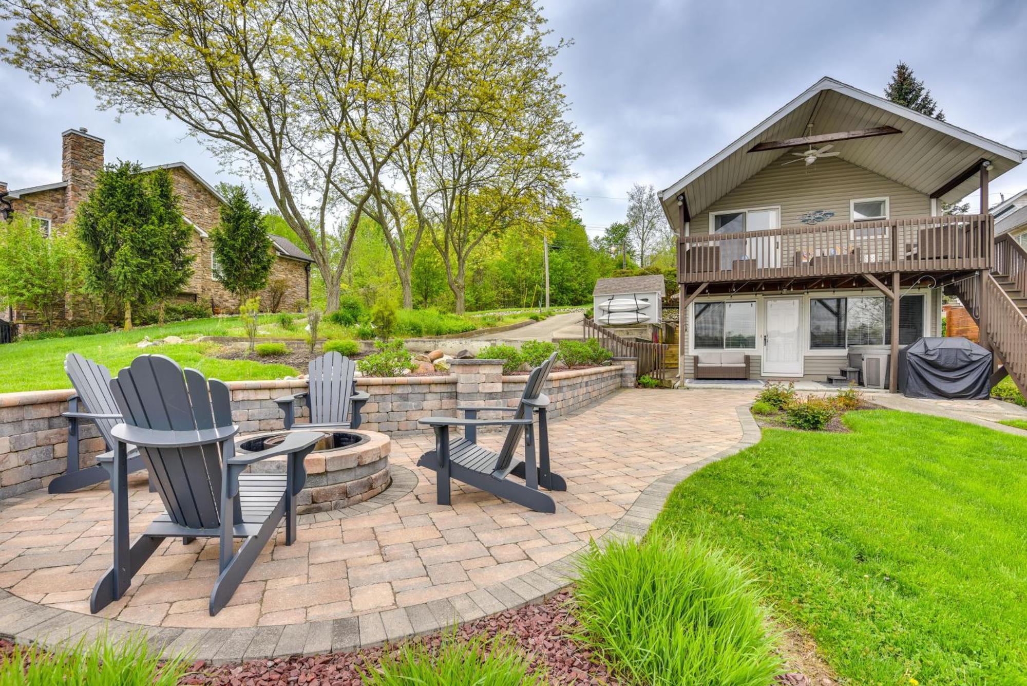 Rome City Lake House With Dock And Waterfront Views! Kendallville ภายนอก รูปภาพ
