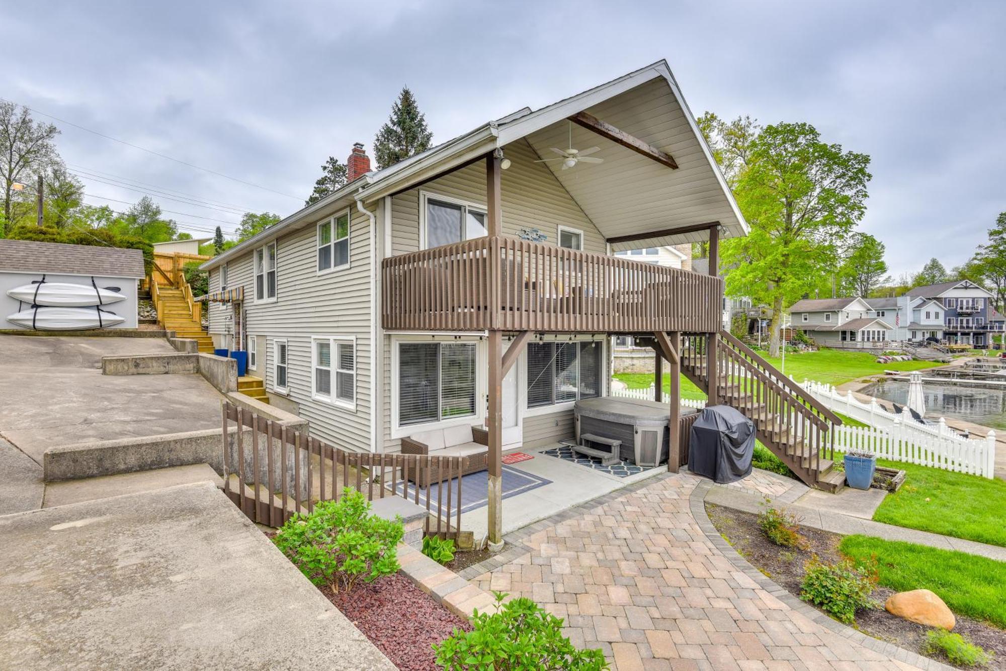 Rome City Lake House With Dock And Waterfront Views! Kendallville ภายนอก รูปภาพ